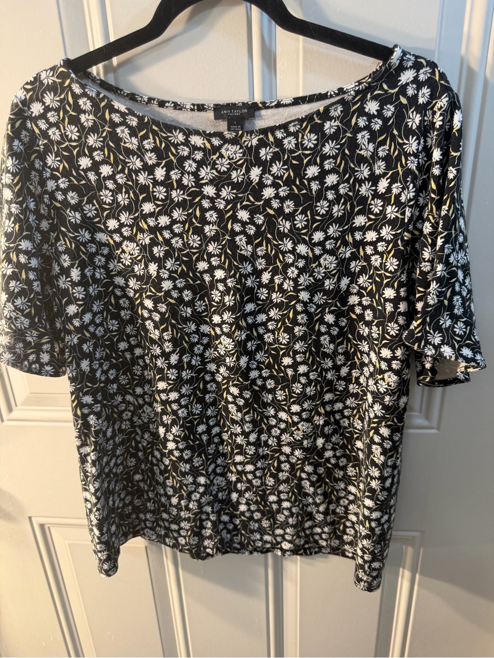 Ann Taylor Black and White Floral Short-Sleeve Tee